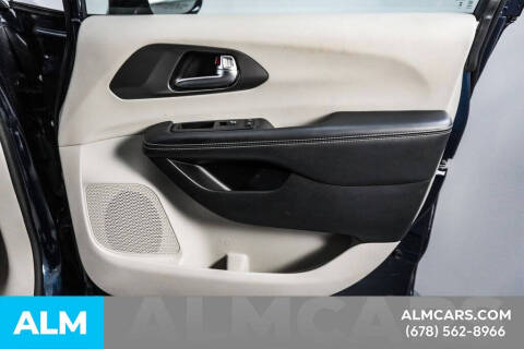 2024 Chrysler Pacifica Plug-In Hybrid Select