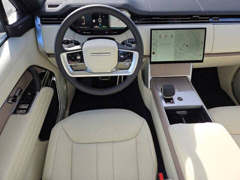 2025 Land Rover Range Rover P550e SE