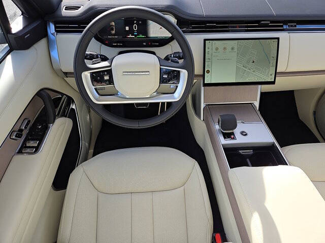 2025 Land Rover Range Rover P550e SE