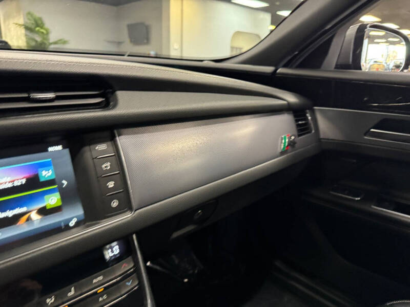 2016 Jaguar XF R-Sport