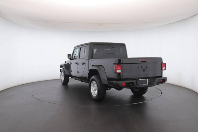 2022 Jeep Gladiator Sport