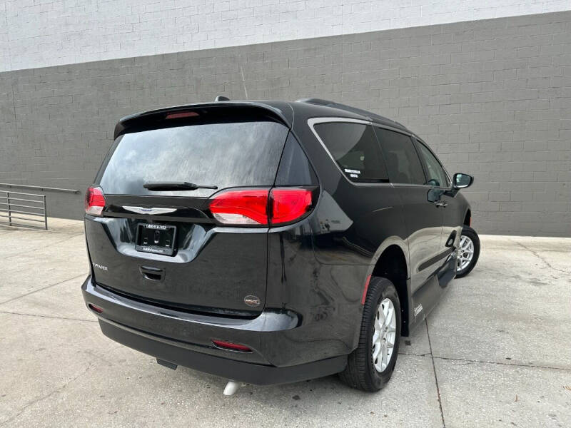 2020 Chrysler Voyager LXi