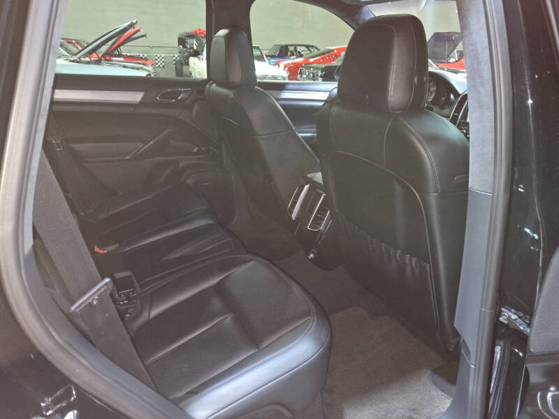 2013 Porsche Cayenne GTS