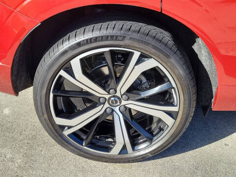 2022 Volvo XC60 B5 R-Design