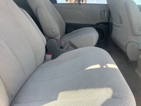 2012 Toyota Sienna LE 7-Passenger