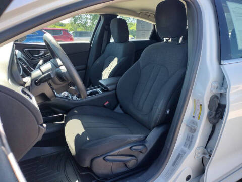 2016 Chrysler 200 LX