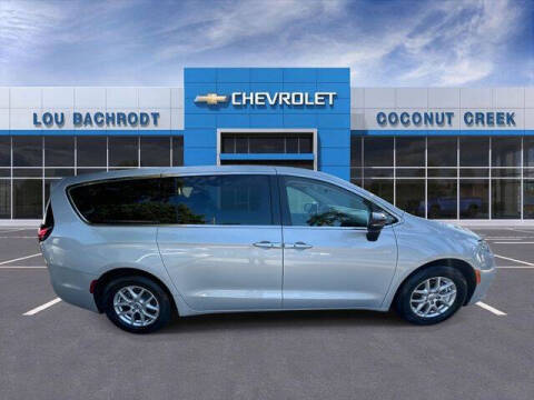 2024 Chrysler Pacifica Touring L