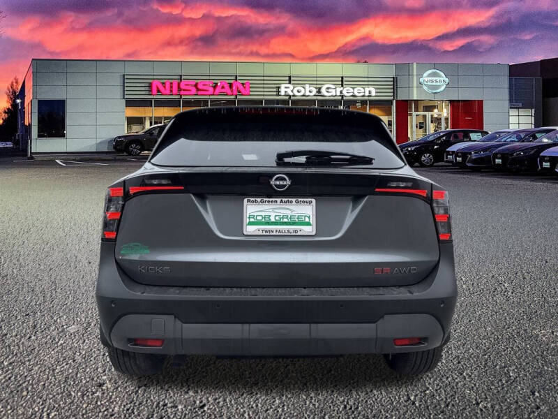 2026 Nissan Kicks SR