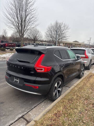 2025 Volvo XC40 B5 Plus Bright Theme