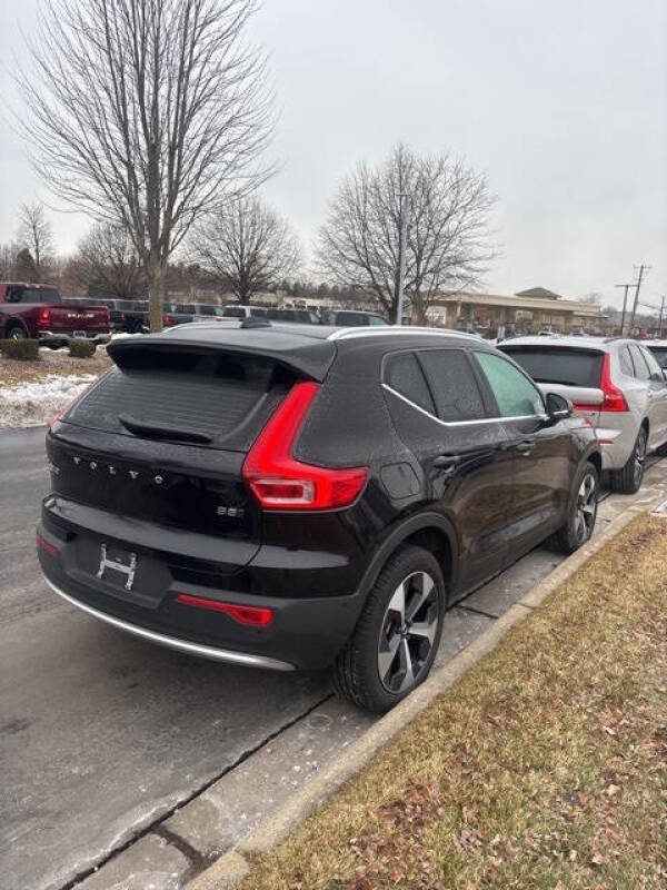 2025 Volvo XC40 B5 Plus Bright Theme