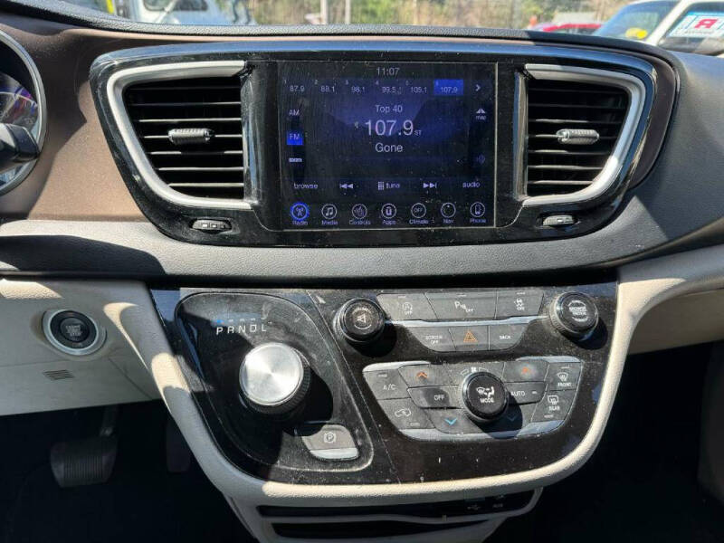 2017 Chrysler Pacifica Touring-L