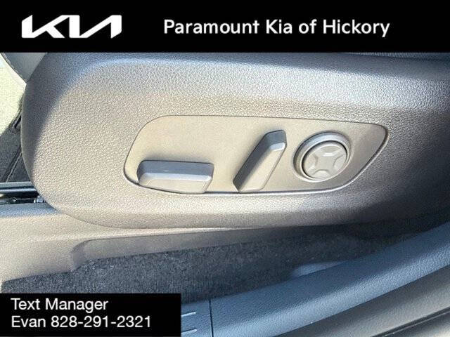 2025 Kia Carnival EX