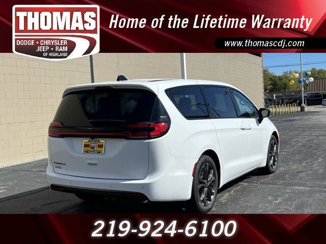 2026 Chrysler Pacifica Select