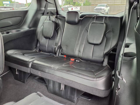 2025 Chrysler Voyager LX