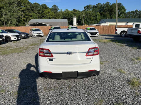 2016 Ford Taurus SE