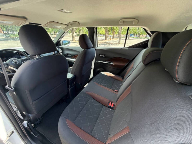 2019 Nissan Kicks S