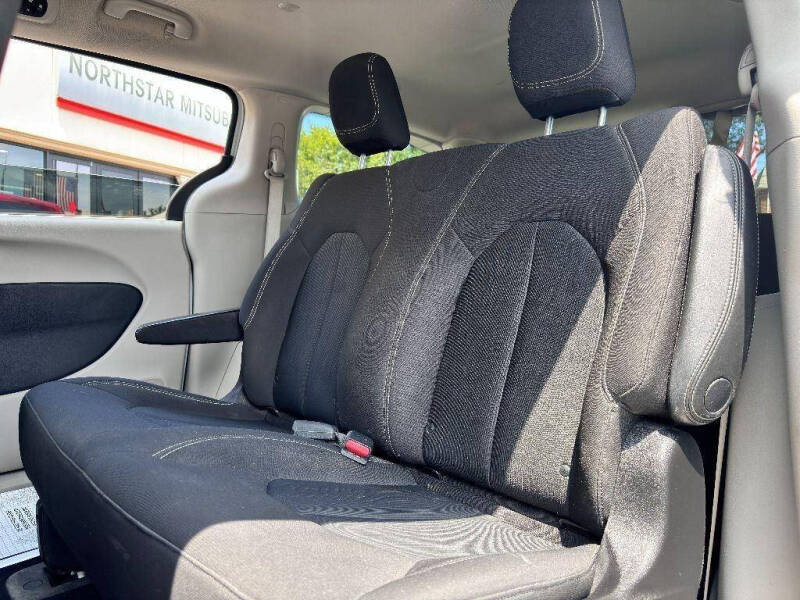 2020 Chrysler Voyager L