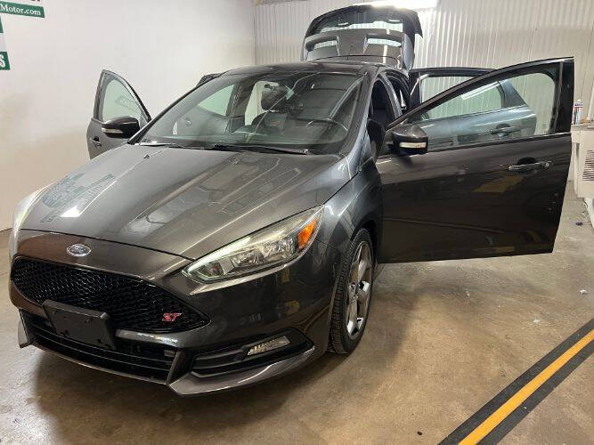 Dk. Gray 2017 Ford Focus ST ST 4dr Hatchback 16