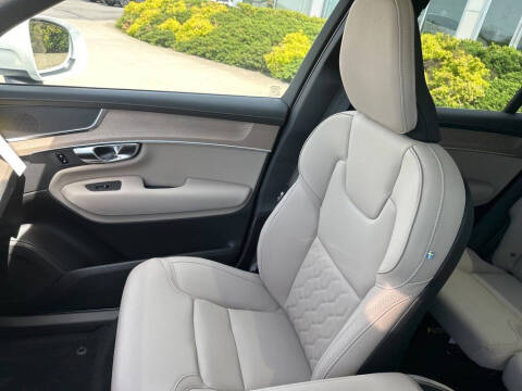 2026 Volvo XC90 B5 Core