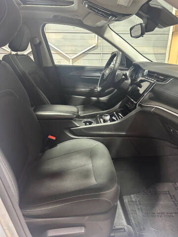 2023 Jeep Grand Cherokee Laredo