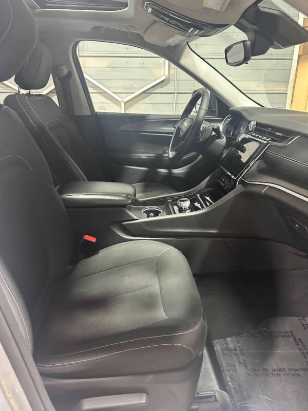 2023 Jeep Grand Cherokee Laredo