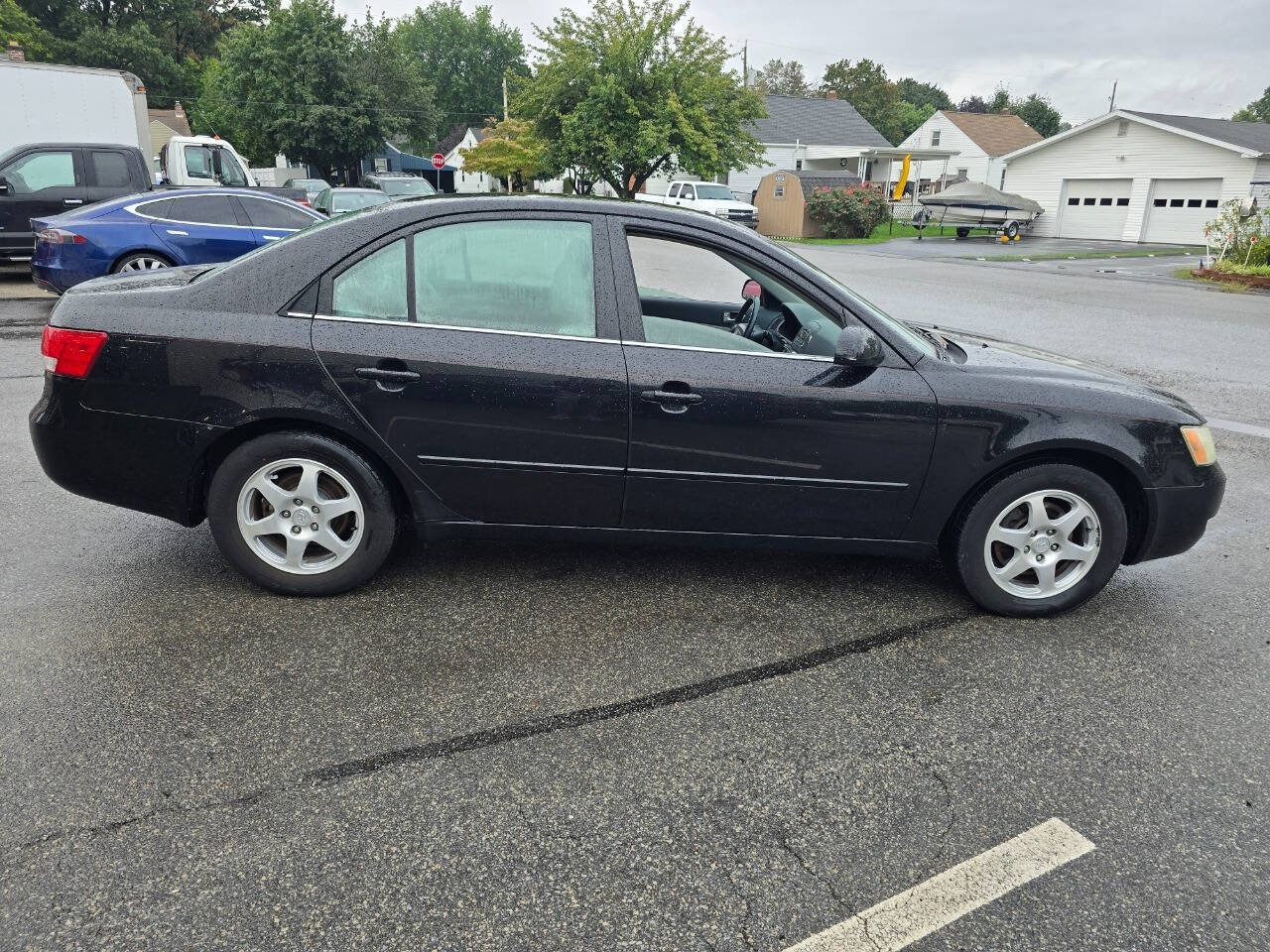 2006 Hyundai SONATA for sale at QUEENSGATE AUTO SALES in York, PA