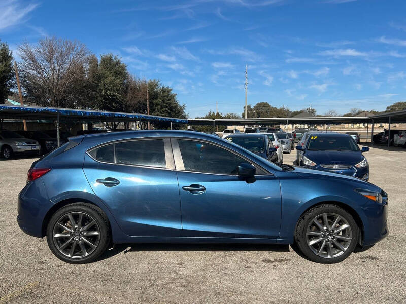 2018 Mazda MAZDA3 Touring
