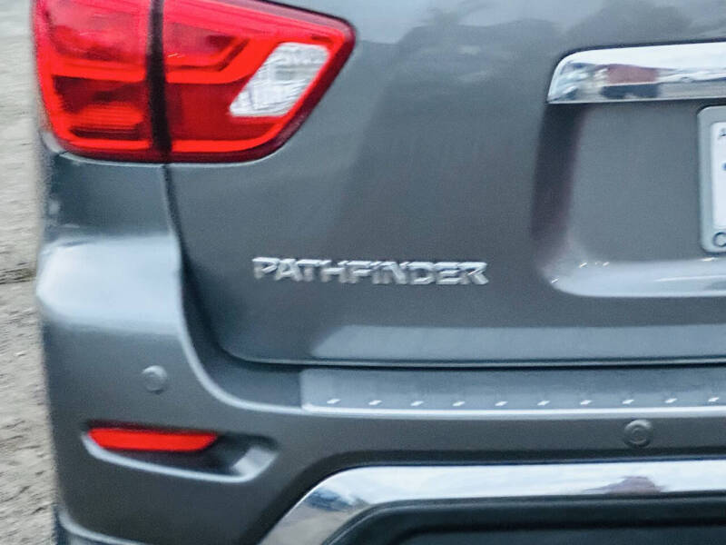 2017 Nissan Pathfinder SL