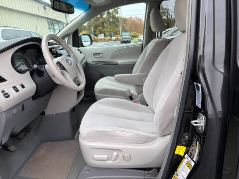 2012 Toyota Sienna LE 8-Passenger