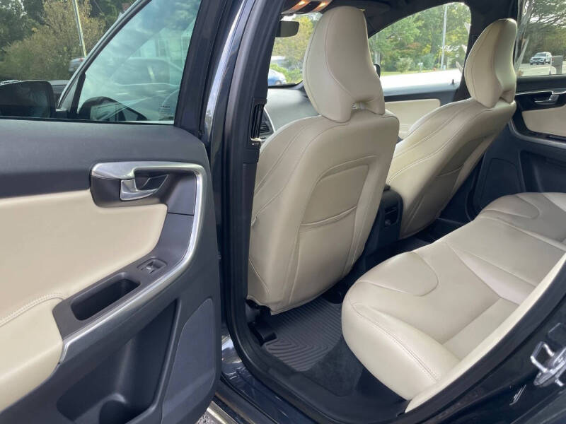 2016 Volvo XC60 T5 Drive-E Premier