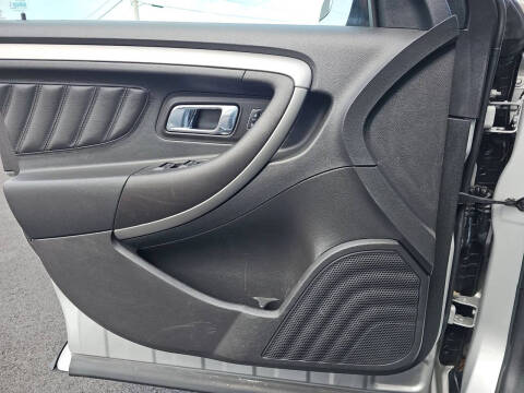 2017 Ford Taurus SEL