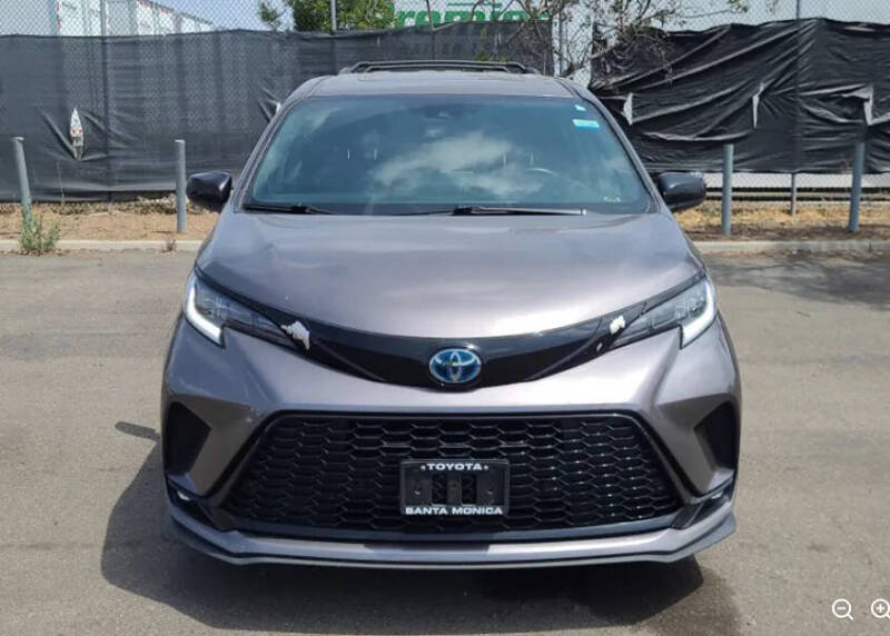 2022 Toyota Sienna XSE 7-Passenger