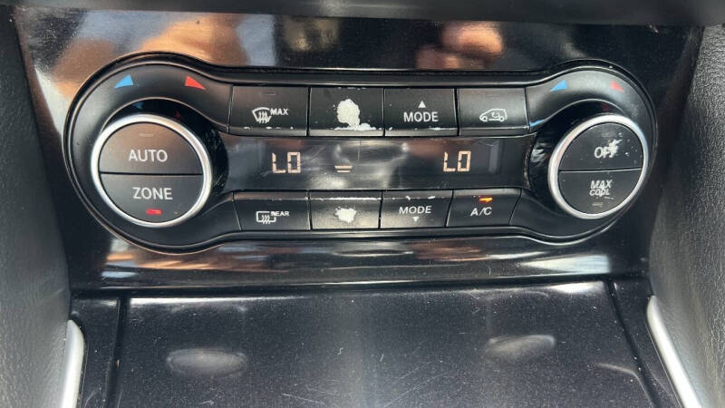 2017 Infiniti QX30