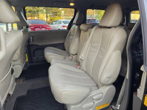 2013 Toyota Sienna XLE 8-Passenger