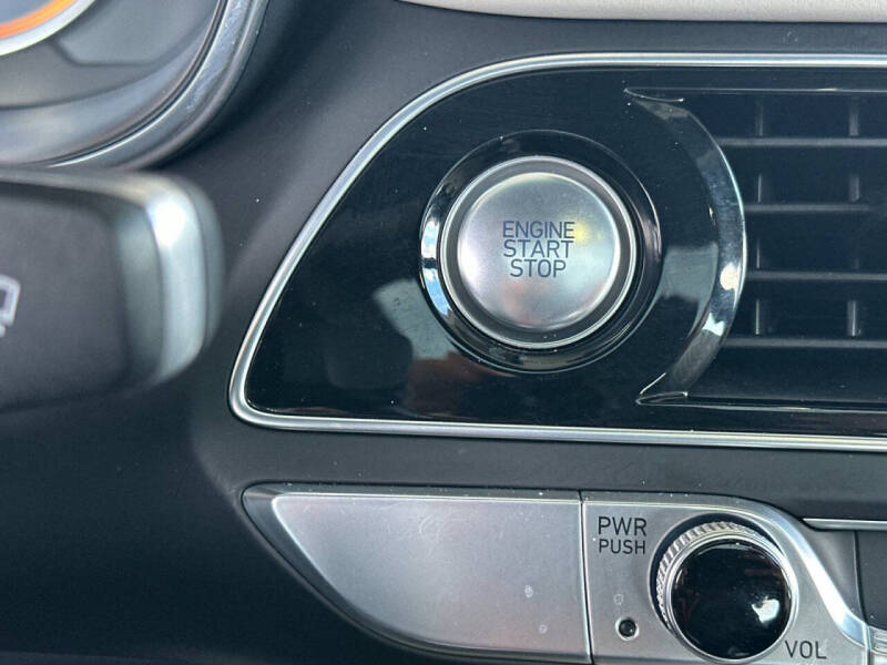 2023 Genesis G70