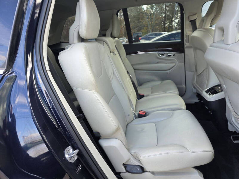 2016 Volvo XC90 T6 Momentum