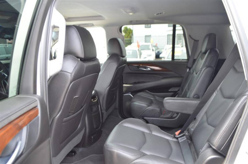 2018 Cadillac Escalade Luxury