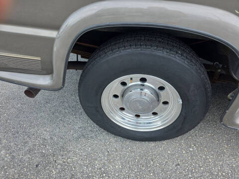 2003 Ford E-Series E-250 SD