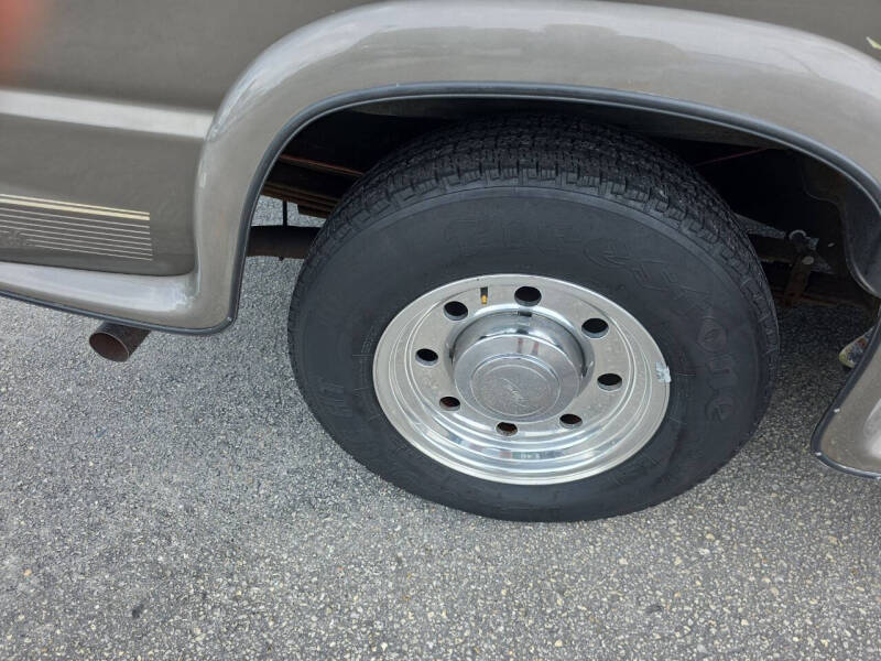 2003 Ford E-Series E-250 SD