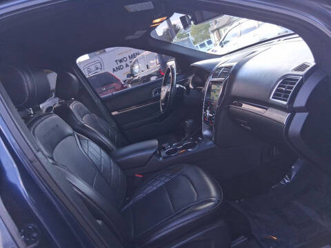 2017 Ford Explorer Platinum