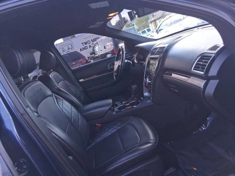 2017 Ford Explorer Platinum