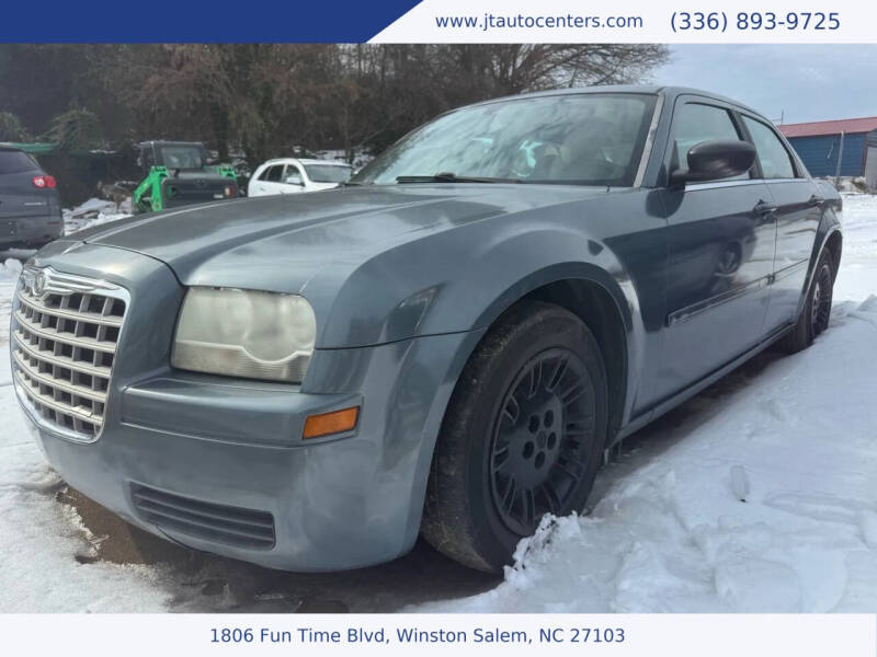 2005 Chrysler 300 -'s photo