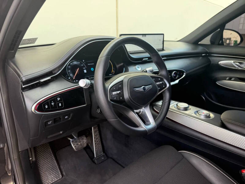 2024 Genesis GV70 2.5T Standard