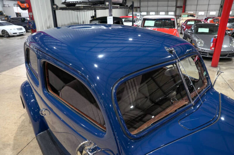 1937 Ford Deluxe