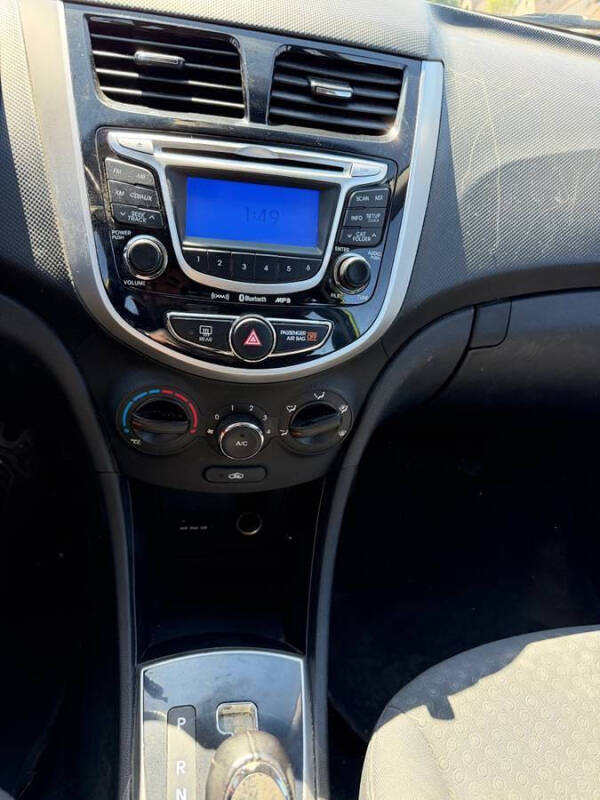 2012 Hyundai Accent SE