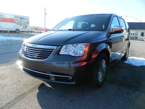 2015 Chrysler Town and Country for sale at Auto House Of Fort Wayne in Fort Wayne IN