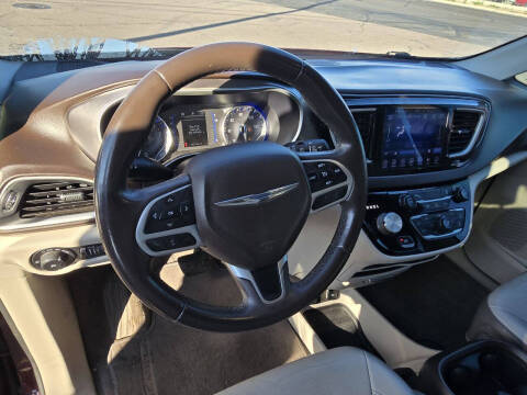 2017 Chrysler Pacifica Touring-L