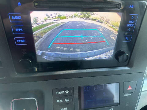 2017 Toyota Sienna LE 8-Passenger