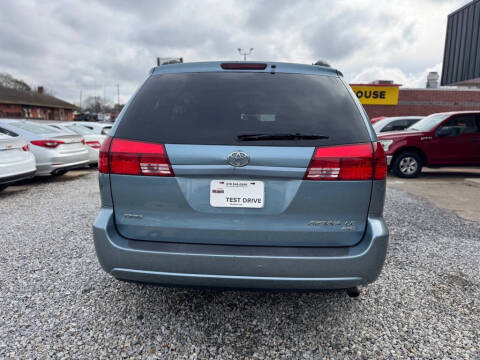 2005 Toyota Sienna LE 7 Passenger