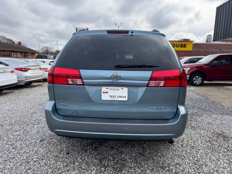 2005 Toyota Sienna LE 7 Passenger